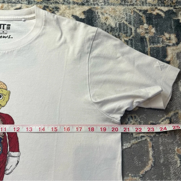 Uniqlo kaws M (Mens US) - Picture 3 of 5